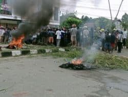 Sempat Blokade Jalan Trikora Wosi Manokwari,  Bupati minta Warga Percayakan masalah ini ke Polisi