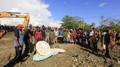 Prosesi Pemakaman dua Korban Penembakan, Wakil Bupati Yahokimo Apresiasi Warga Suku Meek