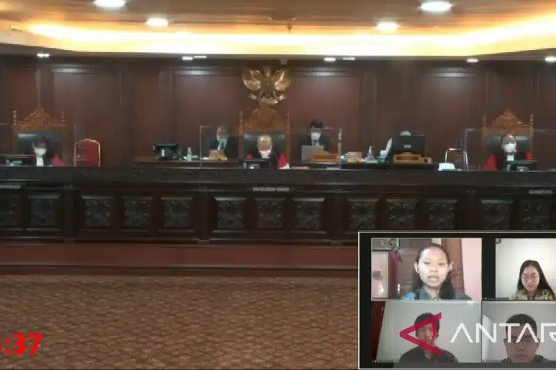 Tangkapan layar sidang perkara Nomor 24/PUU-XX/2022 yang disiarkan MK secara virtual di Jakarta, Rabu. (ANTARA/Muhammad Zulfikar)