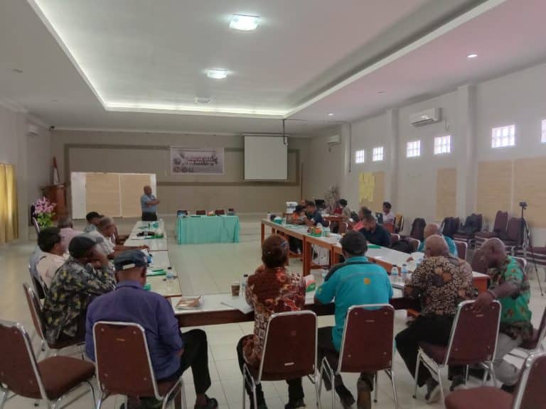 Lokakarya Peradilan Adat Dewan Adat Papua yang diselenggarakan Yayasan Anak Dusun Papua (YADUPA), di Kota Jayapura, pada Sabtu (14/5/2022). - Jubi/Theo Kelen