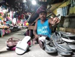 Kisah tiga ‘Ompai’ bersaudara, tukang sol sepatu di Pasar Wosi