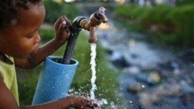 Bupati Kaimana, Soal Air Bersih bagi Warga bukan Masalah Besar
