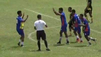 Palu Husain-selebrasi-tim-sepakbola-Papua