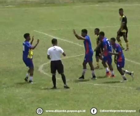 Palu Husain-selebrasi-tim-sepakbola-Papua
